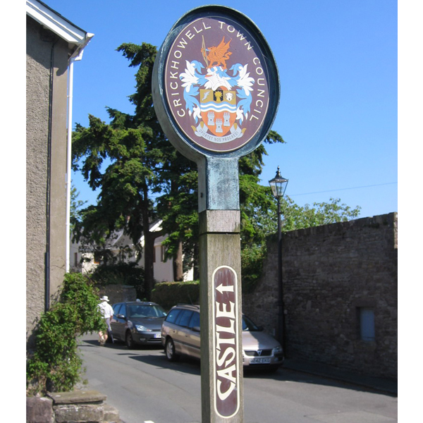 Crickhowell Town Council, tall waymarker